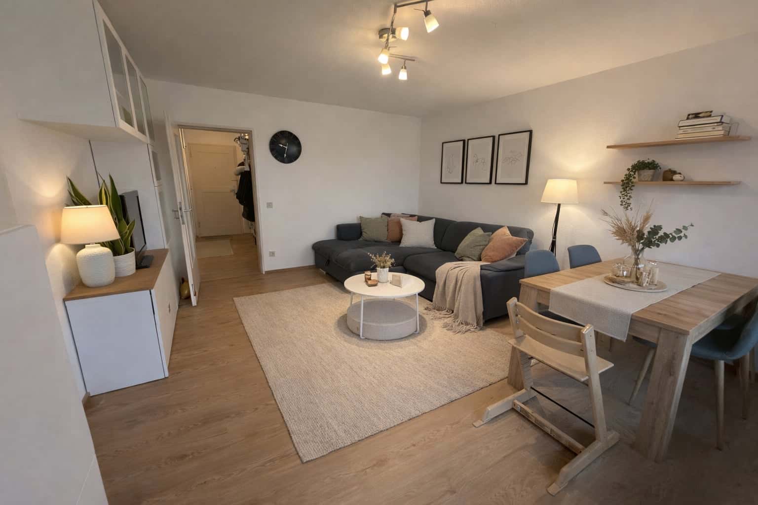 Wohnzimmer_virtuell möbliert