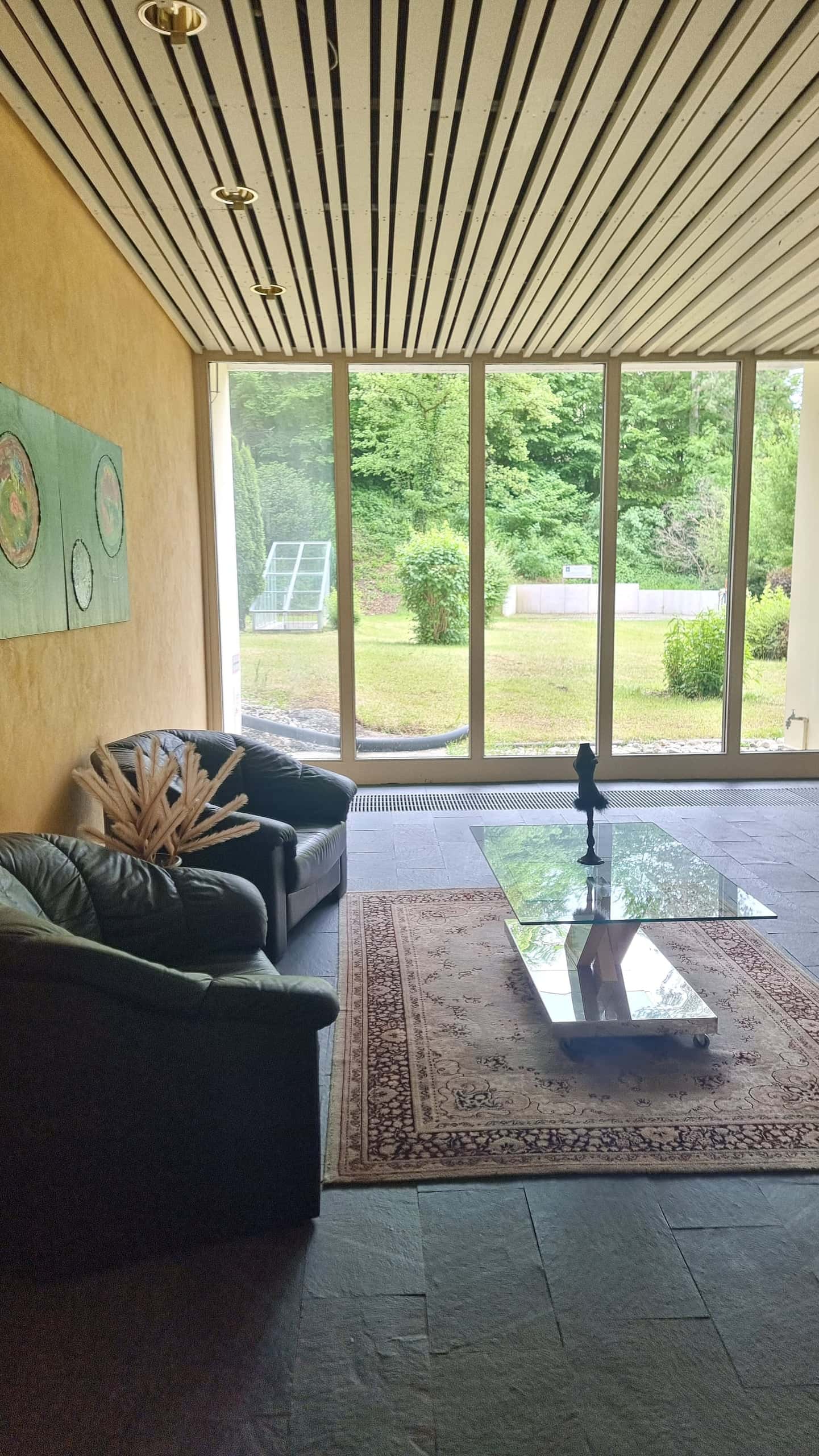Apartment kaufen in Bad Reichenhall — Empfangshalle mit Sitzgelegenheit