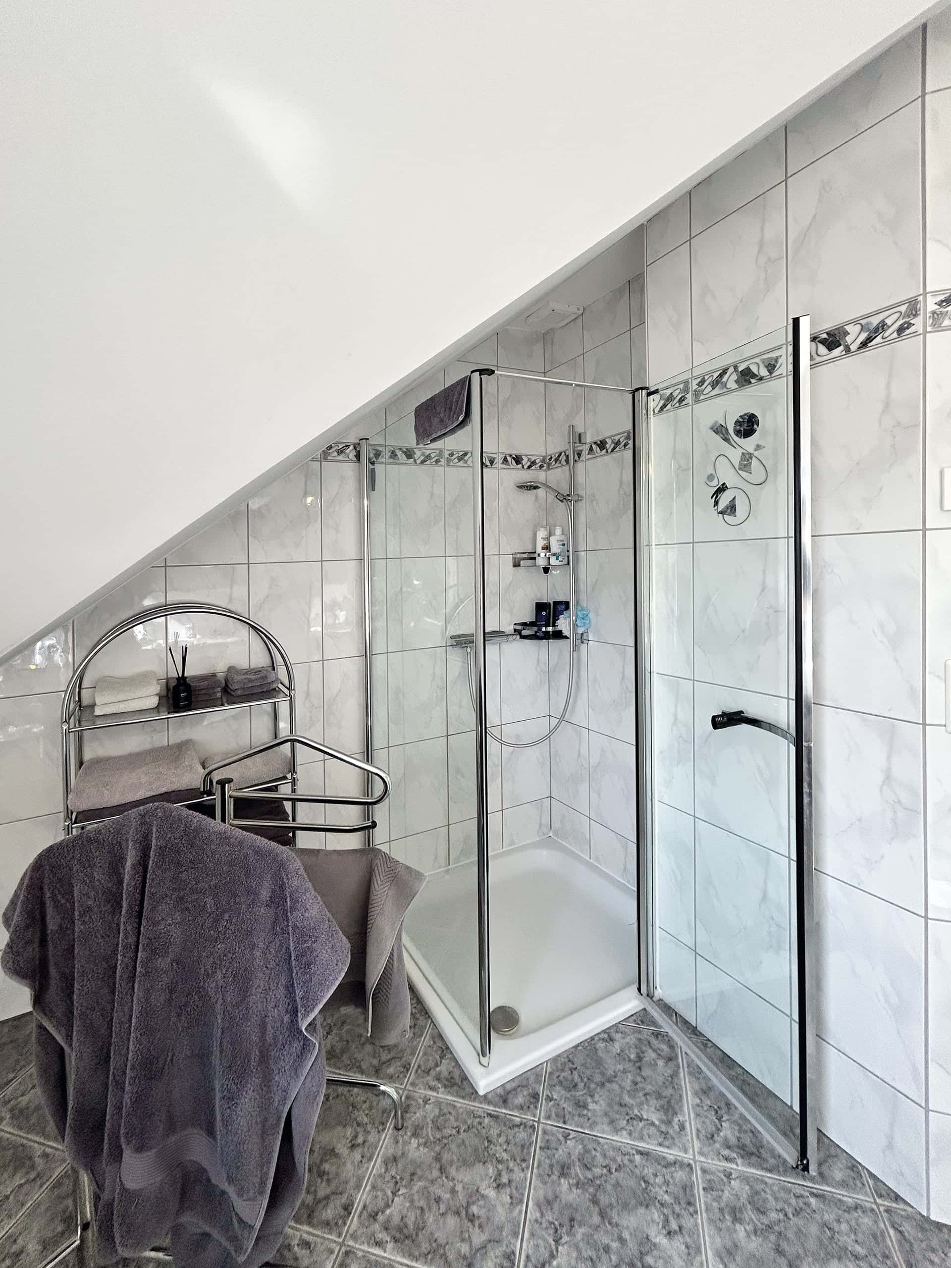 zweites Badezimmer im OG