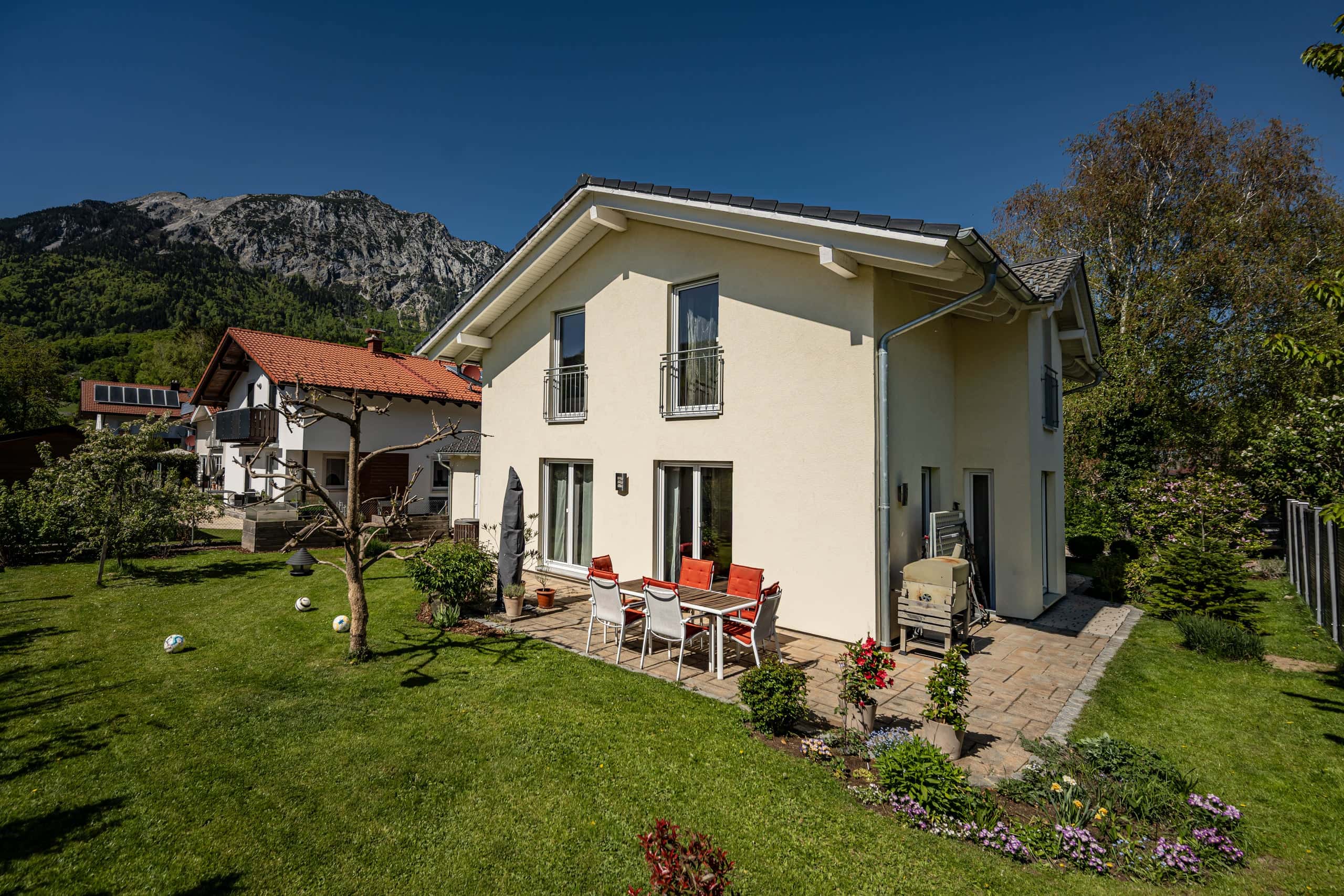 Garten mit Bergblick