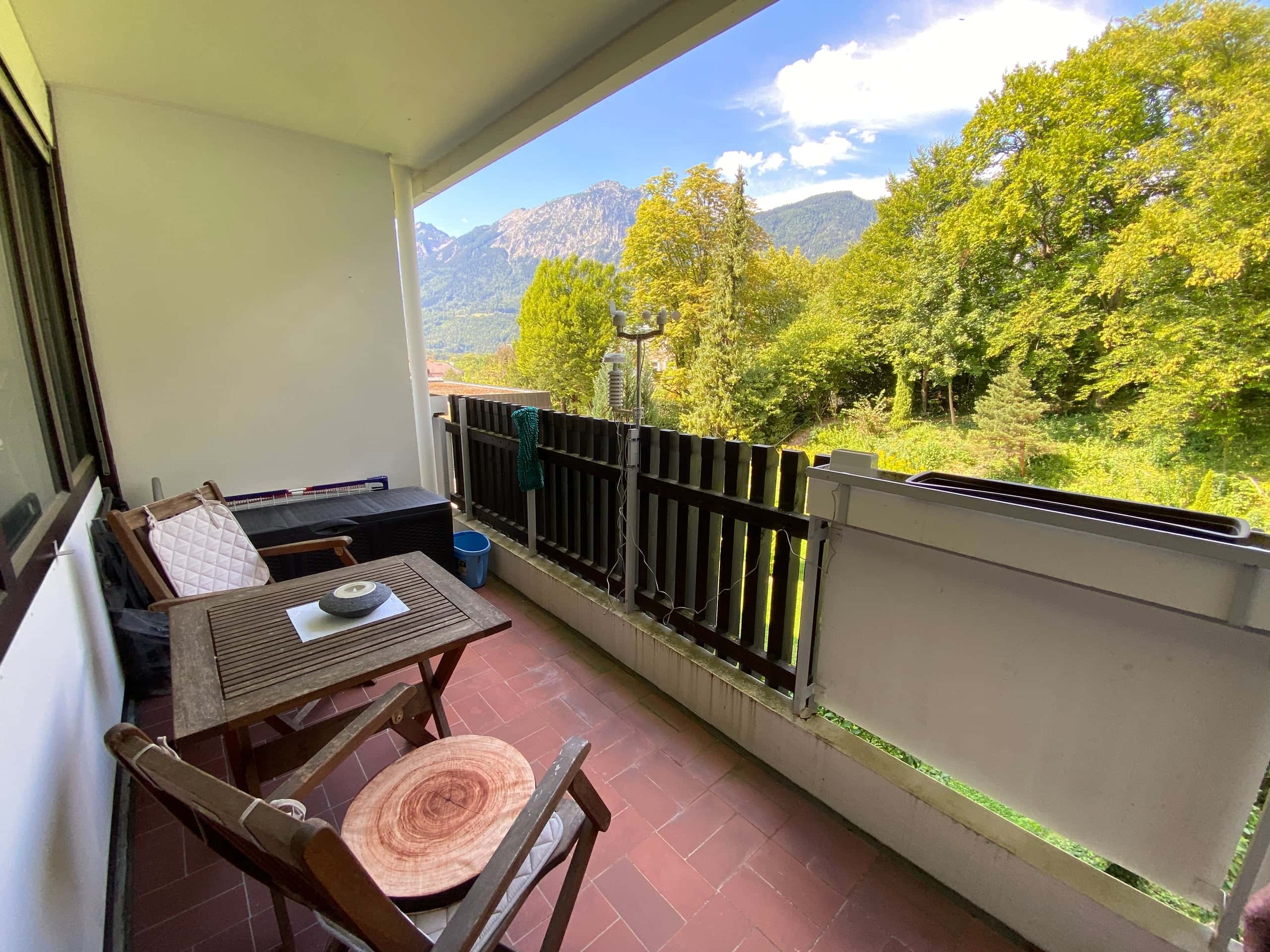 Balkon mit Bergblick