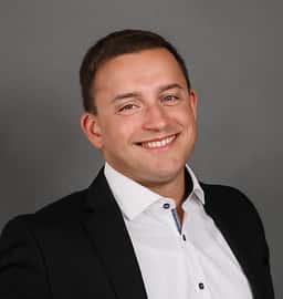 Porträt Alexander Bauer, ALPHAUS Immobilien